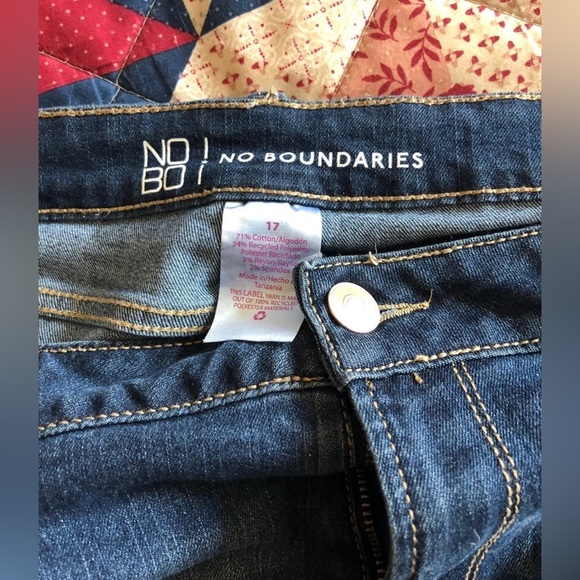 No Boundaries Women’s Size 17 jeans NWOT - Picture 3 of 3
